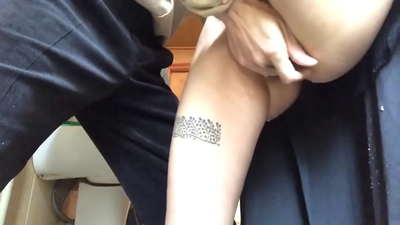 Sprut inn på skolebadet, en skikkelig skummende orgasme - læreren min gjorde sitt beste