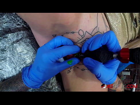 ❤️ Ekstremt tatovert hottie Sully Savage tok en tatovering på klitoris ️❌ Pornovideo ved no.marketapp.top ❌️❤